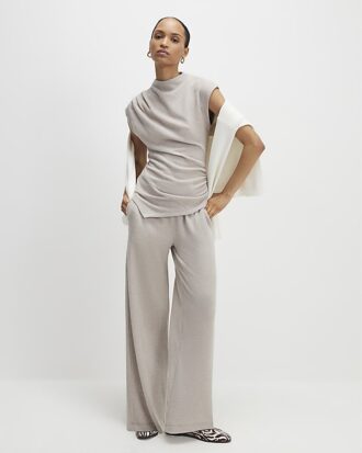 Beige mysig ärmlös draperad topp