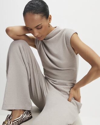 Beige mysiga byxor med vida ben