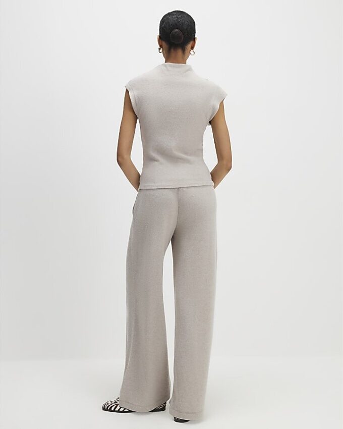 Beige mysiga byxor med vida ben