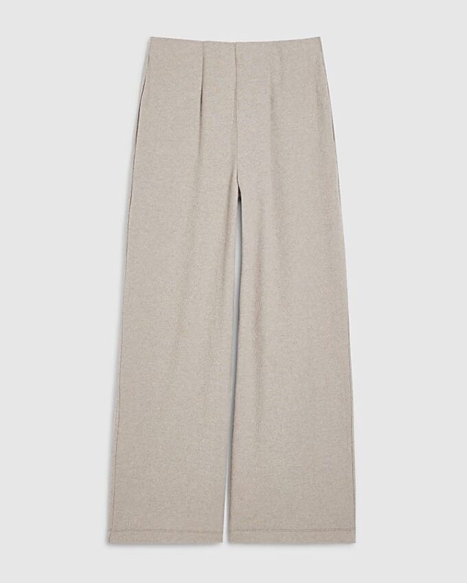 Beige mysiga byxor med vida ben