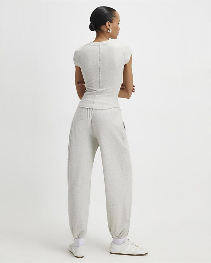 Beige mysiga joggingbyxor med ballongben