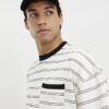 Beige oversized-passformad T-shirt med randig ficka