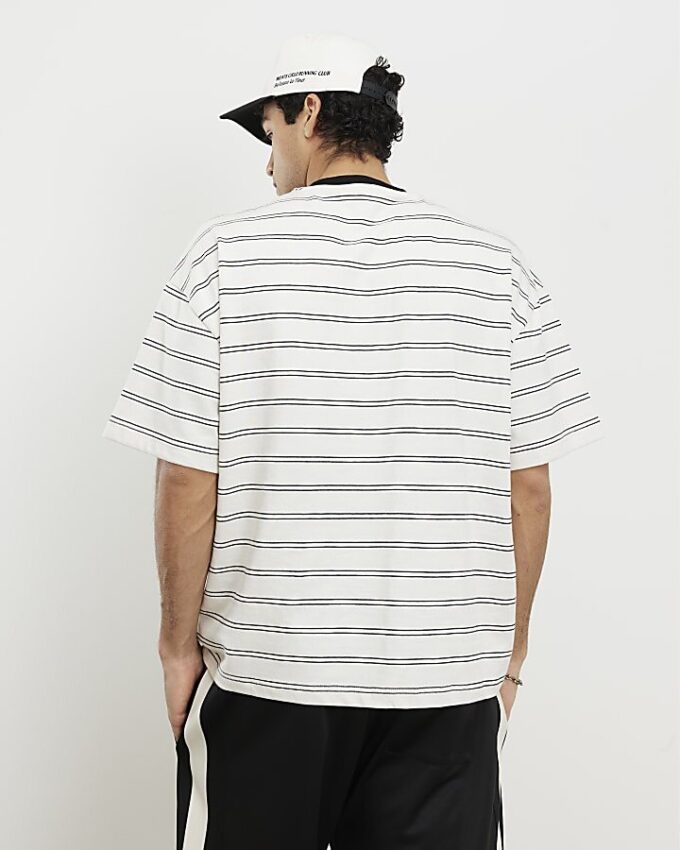 Beige oversized-passformad T-shirt med randig ficka