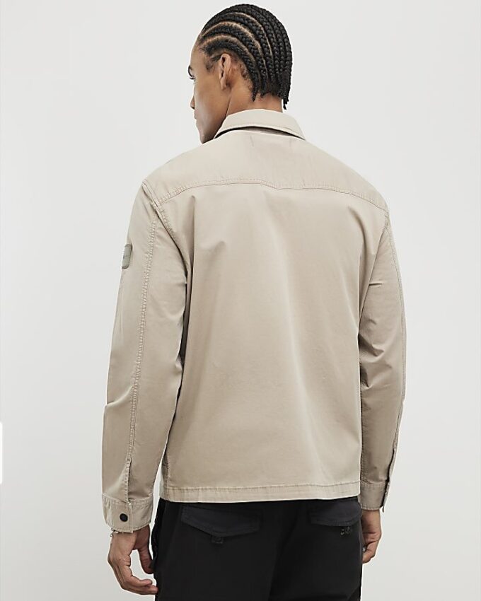 Beige overskjorta med dragkedja och normal passform
