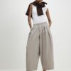 Beige plisserade byxor med barellben