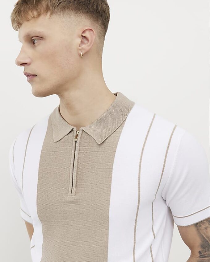 Beige polo med färgblockerade ränder