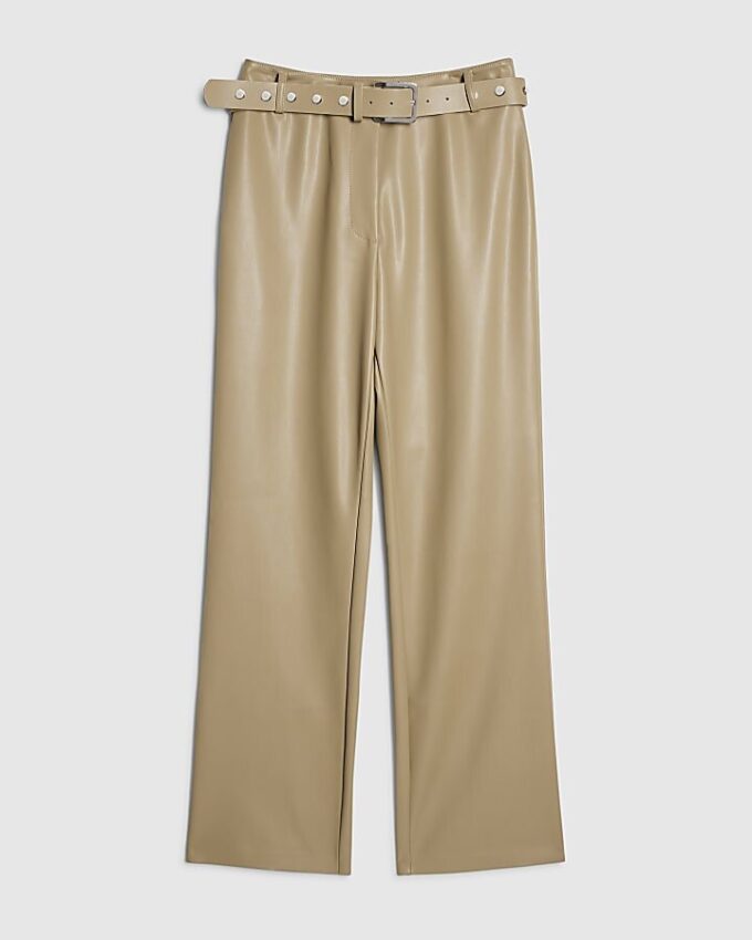 Beige raka byxor i imitationsläder med bälte
