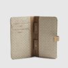 Beige resplånbok med monogram