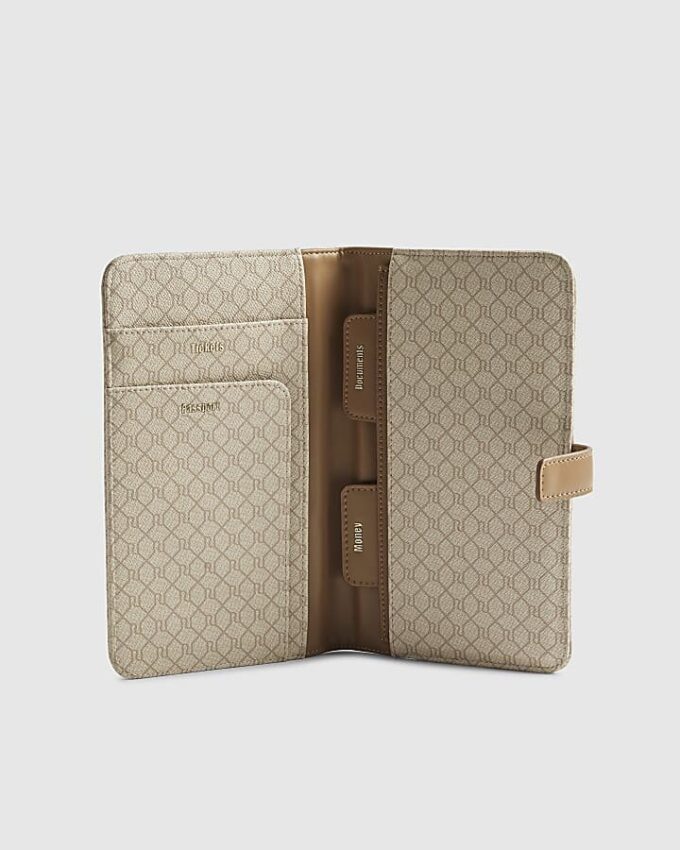 Beige resplånbok med monogram
