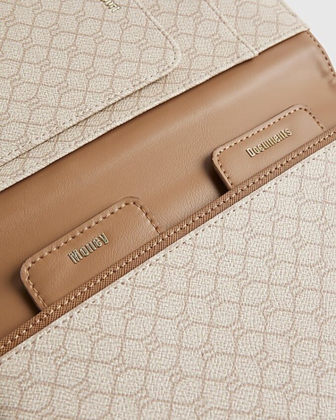 Beige resplånbok med monogram