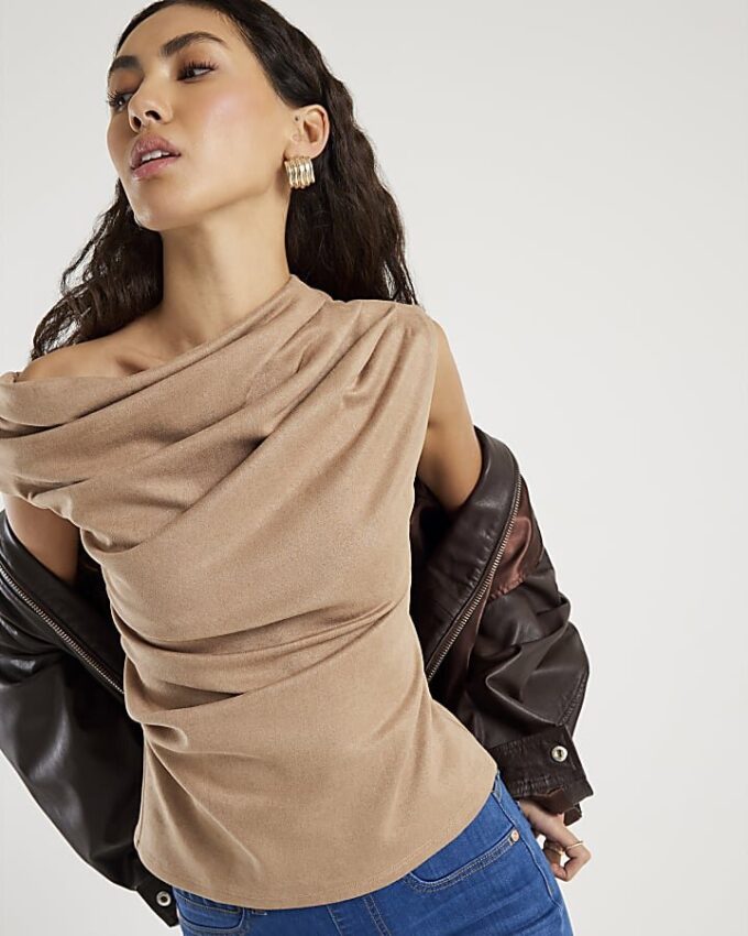 Beige ärmlös draperad topp i imitationsmocka