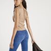 Beige ärmlös draperad topp i imitationsmocka