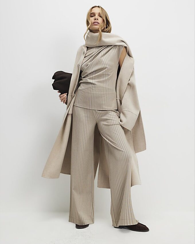 Beige ärmlös randig draperad topp Beige ärmlös randig draperad topp