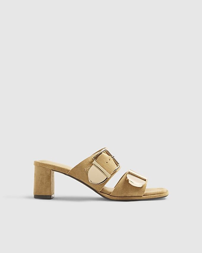 Beige sandaler i imitationsmocka med dubbla spännen