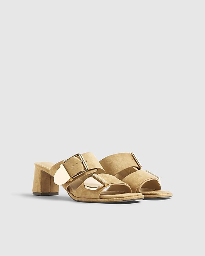 Beige sandaler i imitationsmocka med dubbla spännen