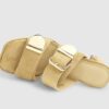 Beige sandaler i imitationsmocka med dubbla spännen