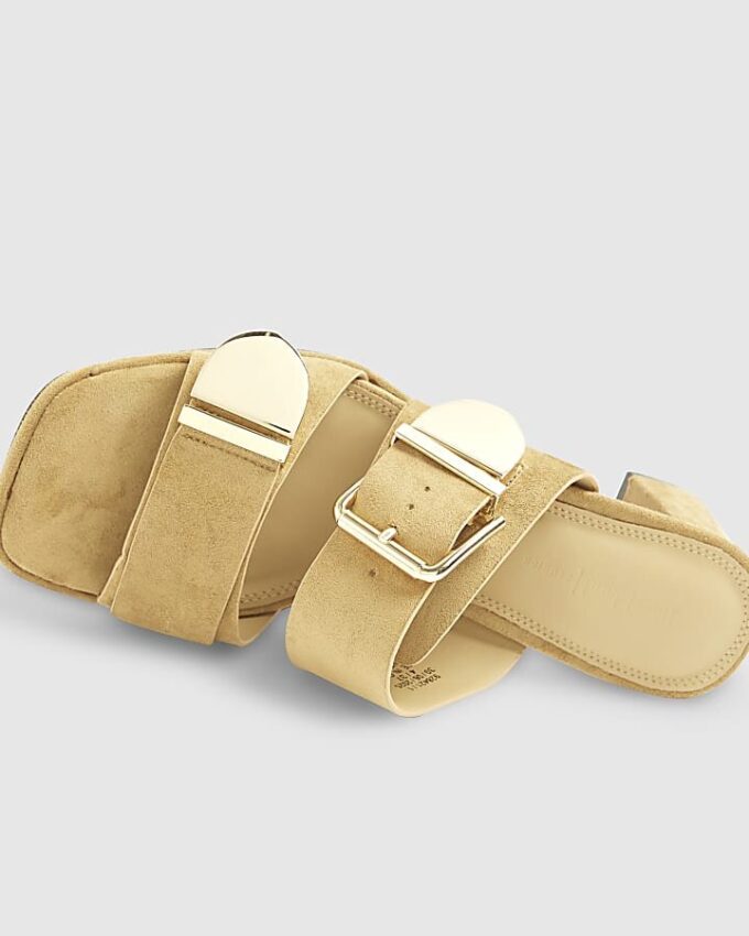 Beige sandaler i imitationsmocka med dubbla spännen