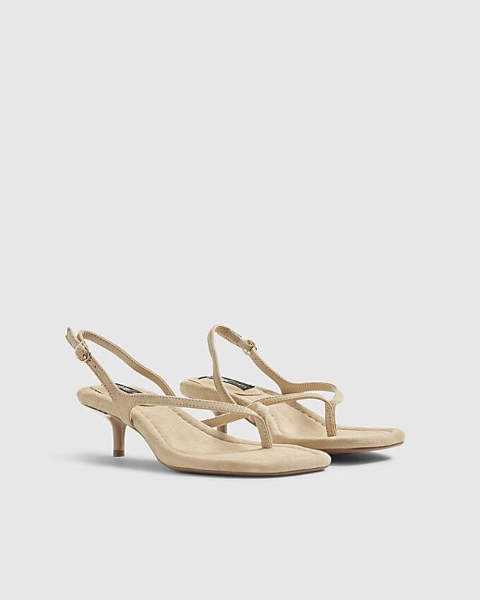 Beige sandaler med remmar och klack i mocka