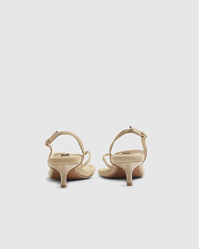 Beige sandaler med remmar och klack i mocka