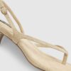 Beige sandaler med remmar och klack i mocka