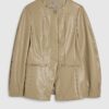 Beige skulpterad blazer i konstläder