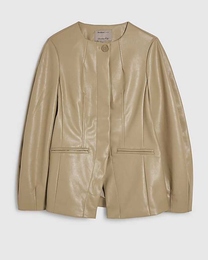 Beige skulpterad blazer i konstläder