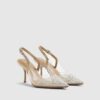 Beige spetsiga pumps med klack i plexiglas