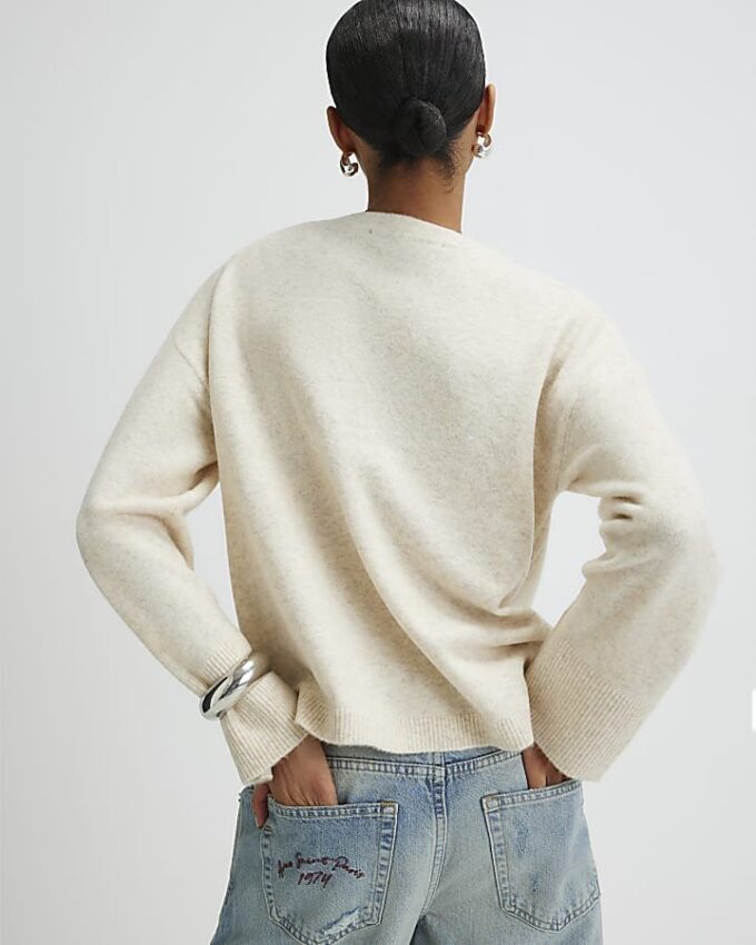 Beige stickad tröja med rund hals