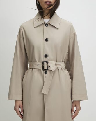 Beige trenchcoat med bälte