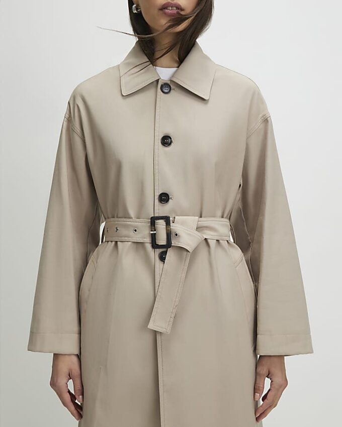 Beige trenchcoat med bälte