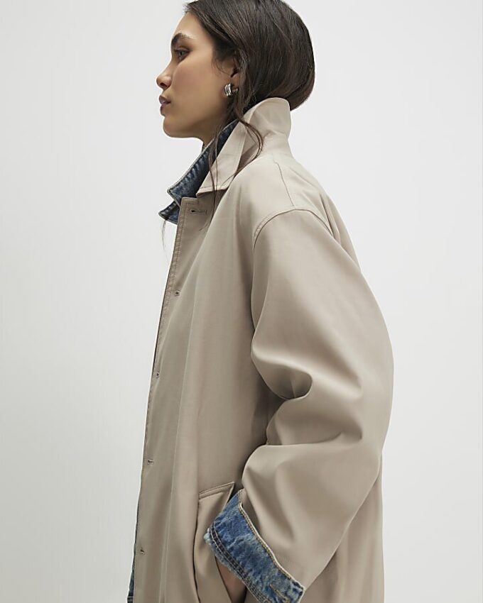 Beige trenchcoat med bälte