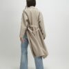 Beige trenchcoat med bälte