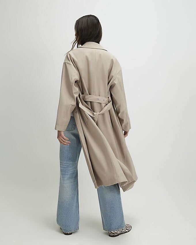 Beige trenchcoat med bälte