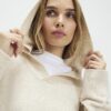 Beige tröja med huva och kontrasterande detaljer