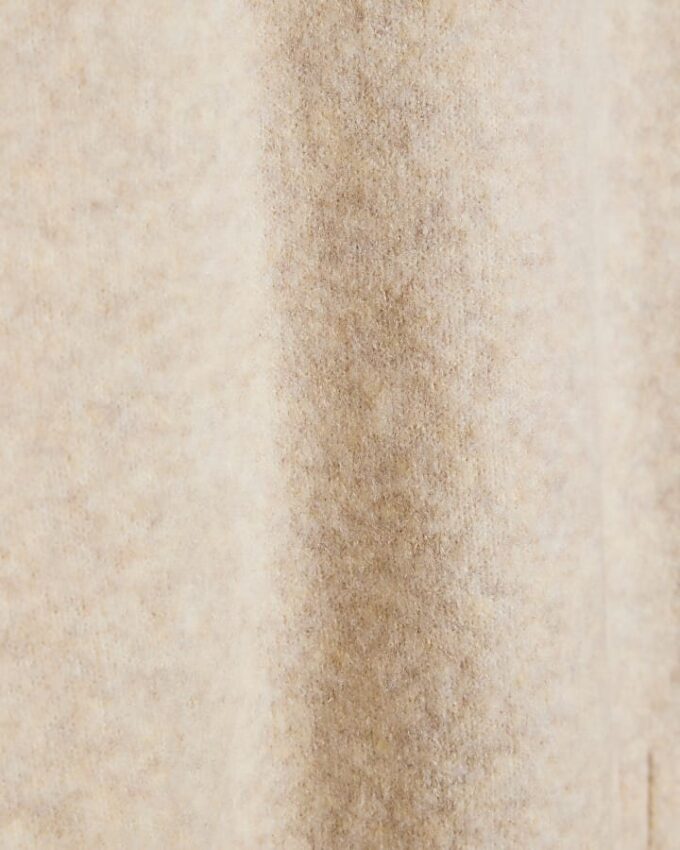 Beige tröja med kontrasterande detaljer
