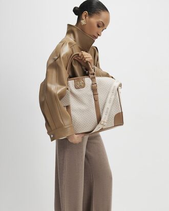 Beige väska med spänne och monogram