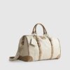 Beige väska med spänne och monogram