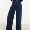 Blå baggy jeans med plissering och bälte