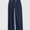 Blå baggy jeans med plissering och bälte