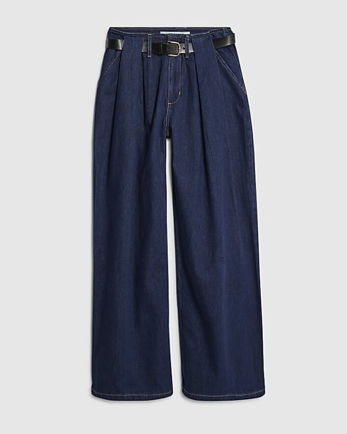 Blå baggy jeans med plissering och bälte