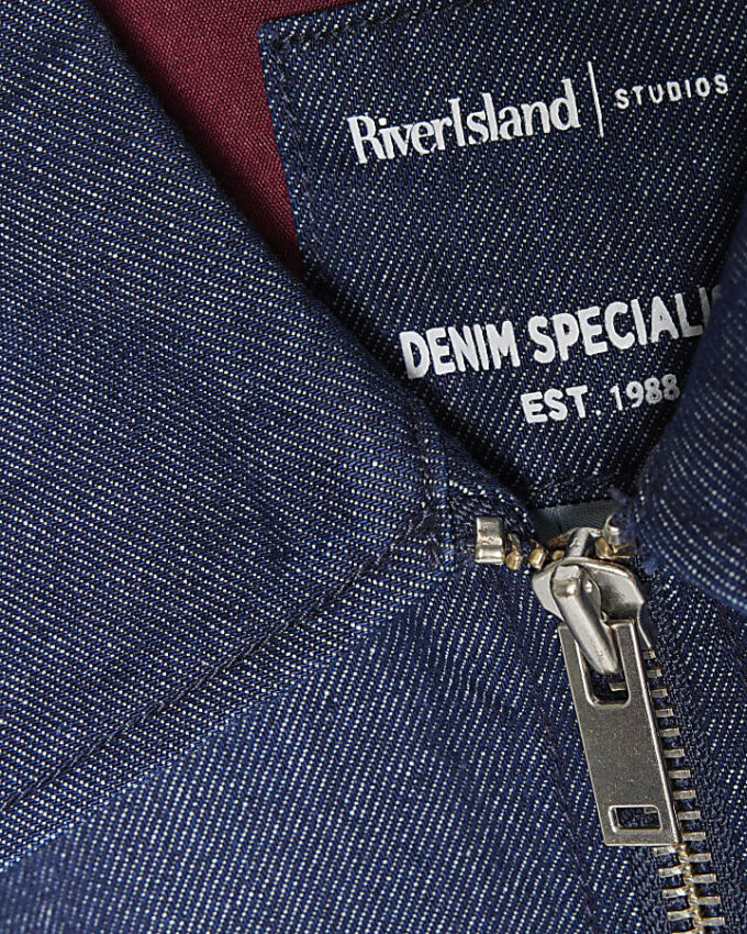 Blå bomberjacka i denim med rynkad fåll