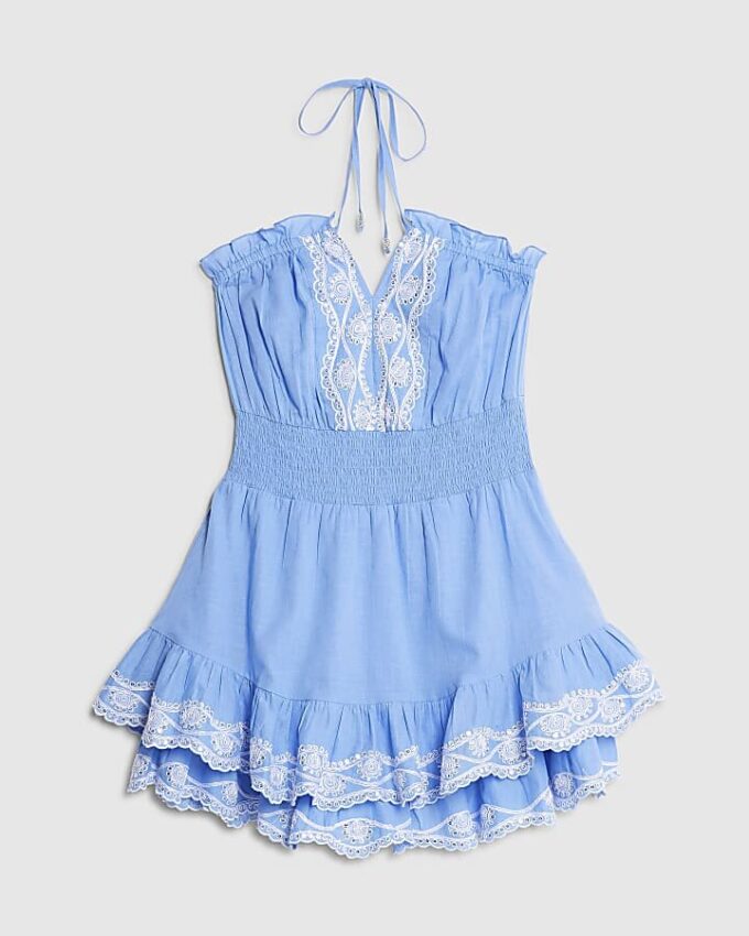 Blå broderad playsuit med volanger
