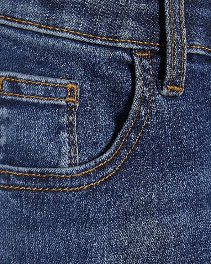 Blå caprijeans med smal passform Blå caprijeans med smal passform