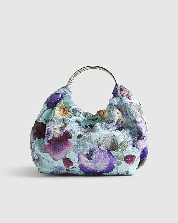 Blå clutchväska med blommiga dekorationer