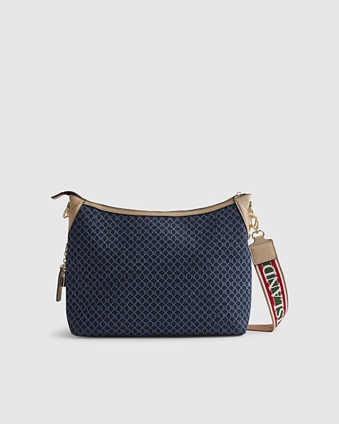 Blå denim axelväska med monogramtryck och kedja