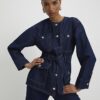 Blå denimjacka med bälte