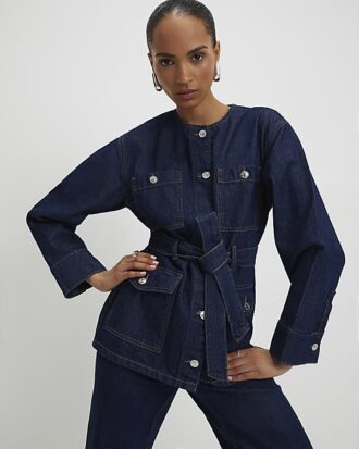 Blå denimjacka med bälte