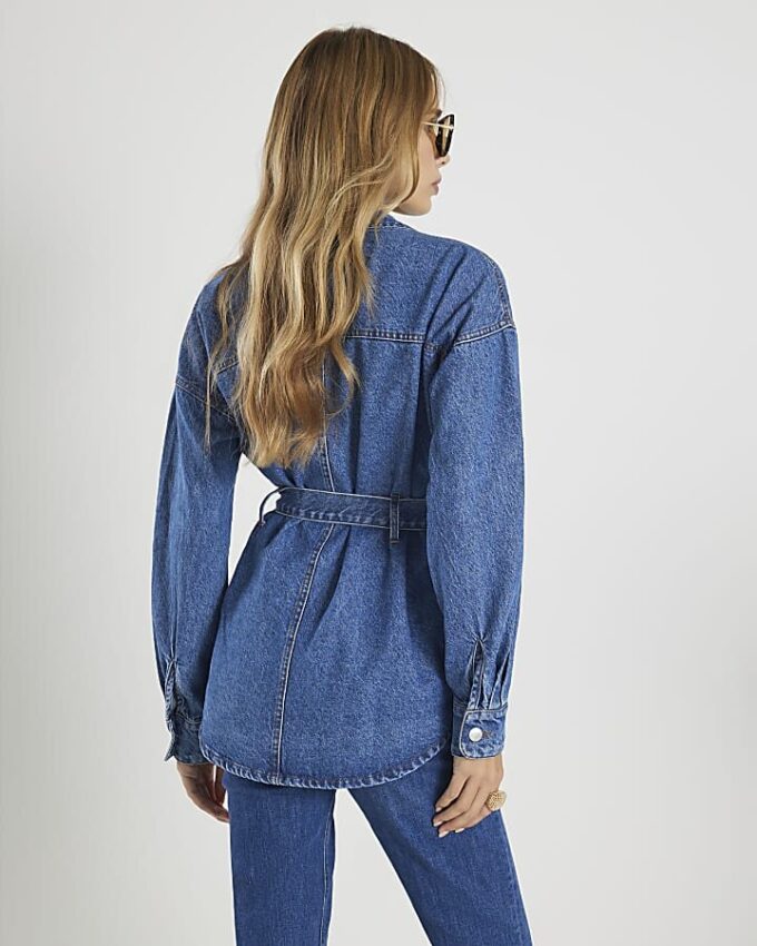 Blå denimjacka med knytning fram