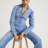 Blå denimjacka med långa puffärmar