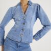 Blå denimjacka med långa puffärmar